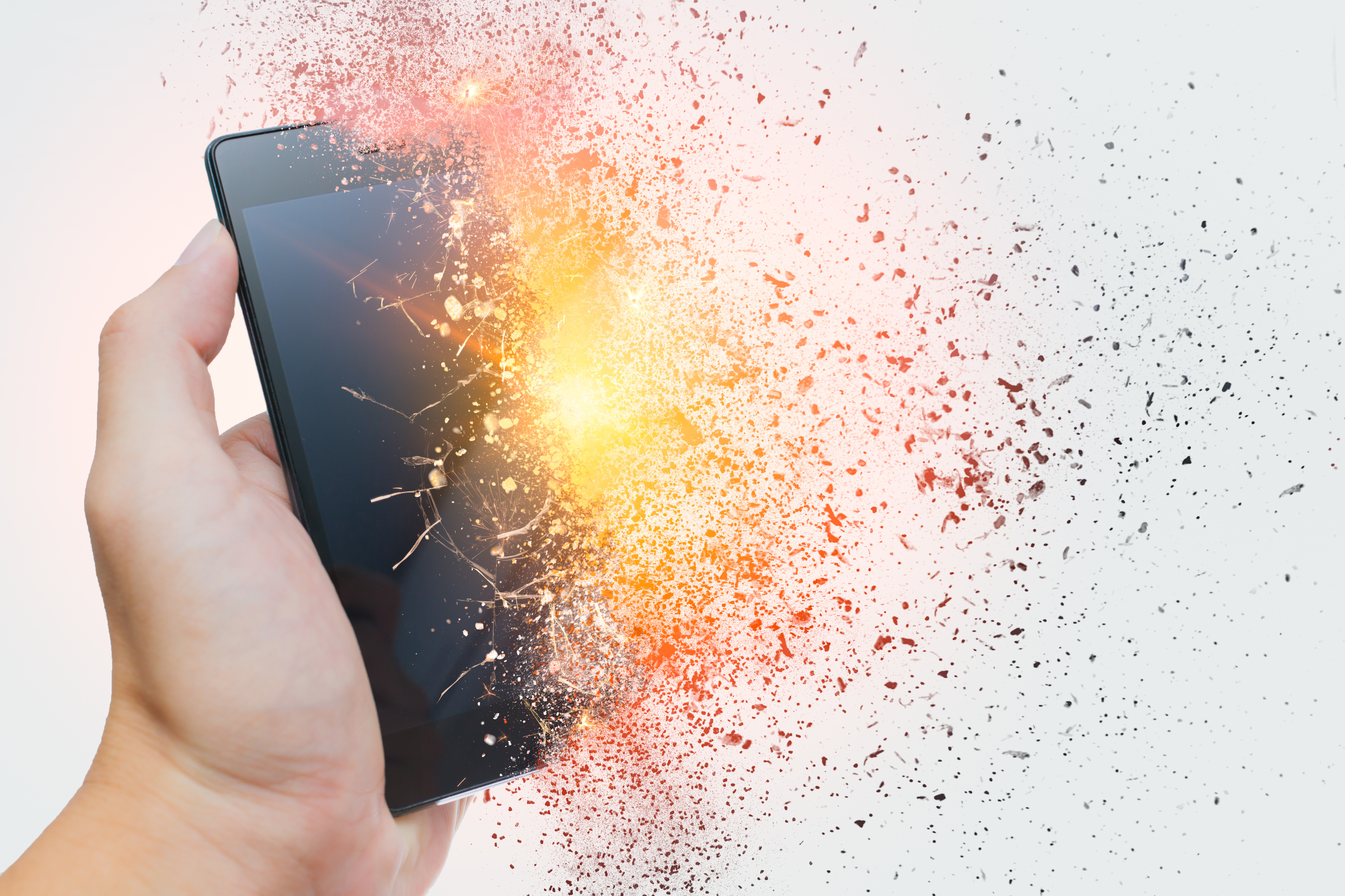 Айфон очень сильно нагревается. Взрыв смартфона. Взрыв смартфона в руках. Сгорел смартфон.
